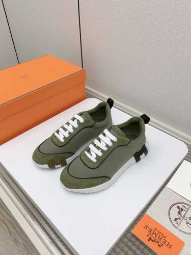 出厂 高版本 Hermes 新款 Bouncing 情侣运动鞋 爱马仕最舒服的鞋，没有之1，上脚特轻又巨好看，逛街暴走都不会累 整体麂皮手感很好，很漂亮了也很百