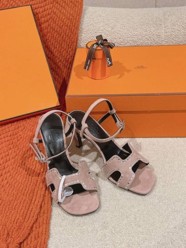 出厂价空面 钻面 Hermes 爱马仕Heden 80凉鞋系列 时尚又百搭 超级舒服 每个细节都做到极致 原版1:1独家私模五金钻扣 原版私模鞋跟 原版意大利真