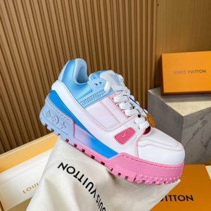 莞货 纯手工工艺代购级版本:最新走秀款 胖墩墩 胖嘟嘟 Trainer 面包鞋 休闲 情侣款diy串珠 Louis Vuitton 2024年春夏秋冬走秀款，这