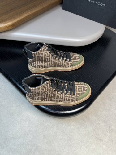 BALMAIN 巴尔曼 -高端品质 原单 -鞋面：品牌图腾帆布布匹、后跟品牌金属扣件：做旧工艺 -内里：水染牛皮 -大底：超轻TPR橡胶；双色成型大底 -超高品