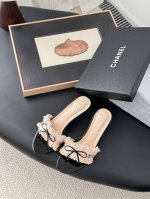 Chanel Vintage中古系列凉鞋简约而不简单的款，上脚特别显脚细。鞋面定制面，内里垫脚羊皮，真皮大底。跟高7Size:35-39 其它码数定做