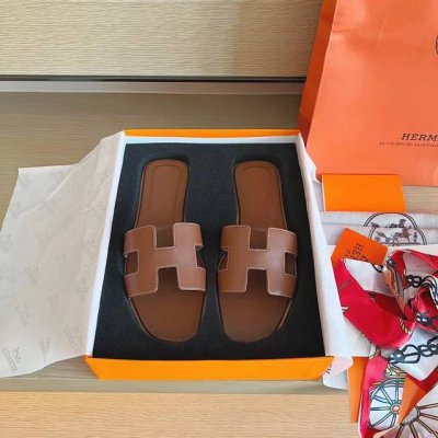 橙子出厂价 Hermes 爱马仕 夏季经典平底h拖鞋 旅游度假沙滩凉拖 面料：全包羊皮纹 码数：35-42