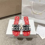 代购级别！2024新款迪奥miss Dior 系列平底拖鞋，经典上乘美艳力作 dior专柜最火春夏系列 兼备气质 时尚 经典耐看的设计风格 上脚效果特别美！原版
