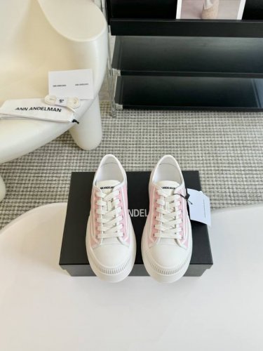 Ann Andelm厚底帆布饼干鞋 全新 Classic Court Series 复古帆布系列，呈递松弛之姿，轻盈于形开启盛夏之旅。 延续ann Andelm