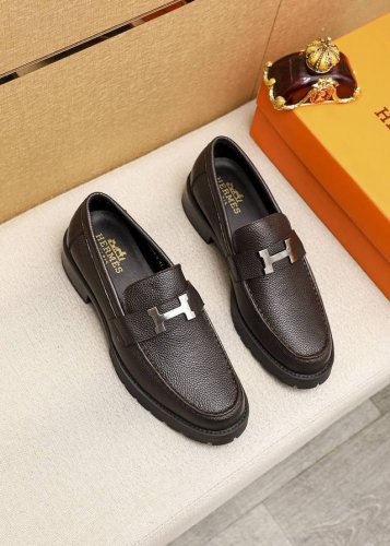 商品商标：Hermes 爱马仕 休闲皮鞋 正码码数: 38-44 45订制 商品材料：精选 进口头层荔枝纹牛皮鞋面+经典五金扣，进口水染牛皮内里。强烈立体视觉效