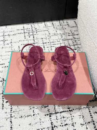 顶级版本 代购级 Loro Piana L 新款英伦夹脚拖鞋 凉鞋 咱家做是全羊京 不是市场磨砂材质哈 原来这就是传说走两万步都不会累脚的夹脚凉鞋把颜值和脚感都