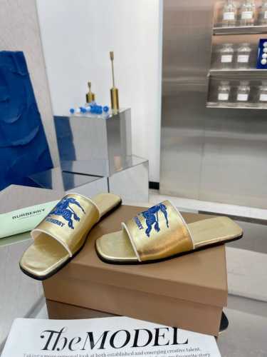 冲量价 新品上架burberry 巴宝莉粗跟，平底拖鞋渠道货 硫化一脚蹬巴宝莉拖鞋必须专柜一致！鞋面采用巴宝莉牛皮，羊皮内里及垫脚，原版开模扣子，极致柔软的皮革