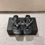 p： ，代购级别！ Alexander Wang亚历山大王女士奢侈品25Ss 春夏最新款人字拖个性御姐风 超有质感 爱了爱了 该款设计简约上脚时尚舒服 夏季不可