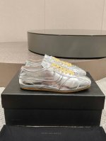 G027代购级dries Van Noten Dvn 马拉松复古德训鞋dries Van Noten 2024春夏系列，设计师通过改造、扭曲和颠覆经典元素，打造