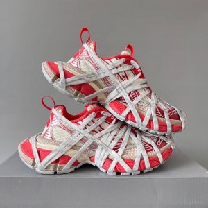 纯原版本balenciaga Phantom Sneaker 巴黎世家全新做旧十代白红做旧绑带潮流跑鞋 在延续 Track Trainer 户外轮廓和复杂鞋面结