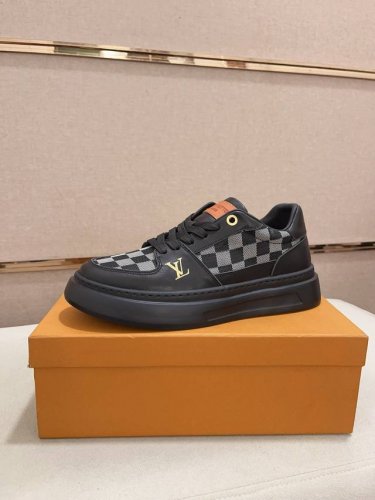 工厂价: LV~路易威登潮流男鞋 新款出货 最新搭配 官网同款 超高品质 当季热卖 精选头层牛皮 舒适牛皮内里 原版套楦 上脚舒适 耐磨橡胶大底 码数：38-4