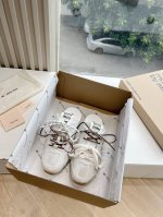 G027代购级别独家首发miumiu缪缪 春夏新款英伦风系带乐福鞋miumiu秀场适当独一无二的擦色工艺工艺来自miu Miu系列的细节特写 新季的潮流要素一