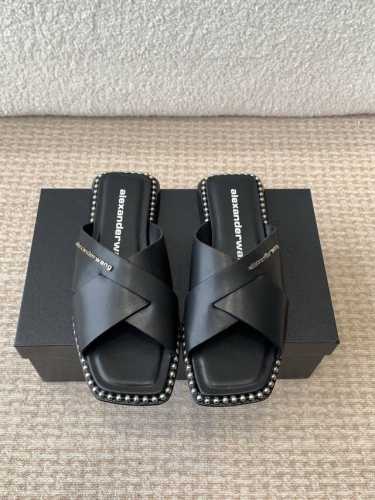 Alexander Wang，春季火爆新款珠珠交叉 拖鞋，性感钢珠包边高级优雅整体不失个性 夏天搭配裤装裙装都好看，清爽得体鞋面羊皮 内里羊皮 意大利进口真皮大
