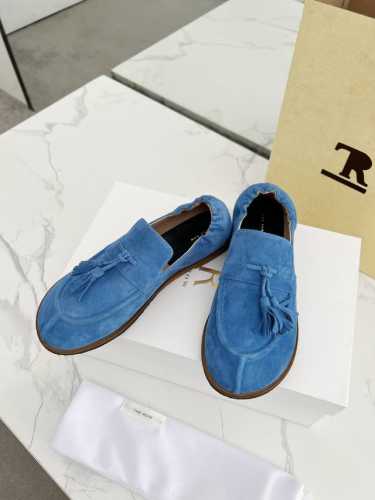 高品质出厂360 the Row新品中性复古简约乐福鞋流苏单鞋！ 方头设计确保长时间穿着的舒适性，无论是搭配休闲装还是正式场合，它都能为你的造型增添一丝优雅与别