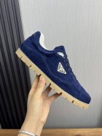 出厂价： Prada 普拉达 鞋面：进口牛京 内里：牛皮内里+牛皮垫脚 大底：超轻tpr橡胶; 成型大底 码数：38-44 45订做