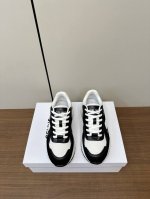 CELINE RUNNER 思琳CR-03运动鞋 购入原版1比1开发鞋舌和鞋后帮饰有CELINE标志运动鞋侧面凹印 CR-03字样鞋后帮和侧面压印CELINE标