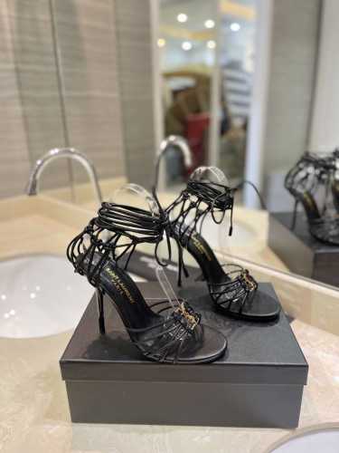 Saint Laurent 圣罗兰 夏日清凉爆款，闪亮登场！ 原版开模字母扣 意大利真皮大底。 跟高:10.5Cm 颜色:黑色，杏色，棕色 Size:35-40