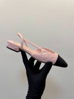 开香啦！Chanel 香奈儿24P新款，真心好看，尤其搭牛仔裤和短裙的时候，真心爱了！经典链条搭配，脚面包裹感也很好，異常的好穿！图片都拍不出她100%的美貌！