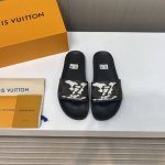 出厂价 顶级品质 Lv 驴家2024 情侣款 Miami 魔术贴凉鞋拖鞋，本款 Miami 凉拖取材 Mini Monogram 织物，与当季女士系列遥相呼应。
