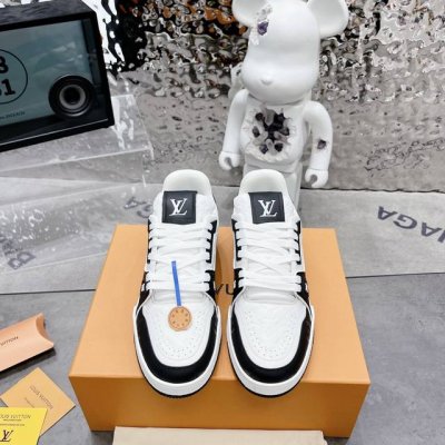 Lv-路易-威登 Pk市场一切版本 情侣款走秀新款 篮球板鞋 代购品质原版1：1开发复刻！！上脚非常舒适 做工精细鞋面由意大利进口小牛皮拼接，侧边饰有品牌log