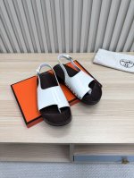 Hermes 爱马仕 oran系列顶级上新实木高定牛皮版本 每年人气最高的拖鞋美到无法言喻绝好的穿着舒适感可是经典必备，各种风格搭配都Hold的住！材质：进口定