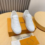 工厂 Louis *Uitto* 牛皮里 高端男士经典休闲运动鞋，选用头层小牛皮1比1品牌logo压花工艺打造，进口头层小牛皮内里高档舒适，原版大底轻盈耐磨！纯