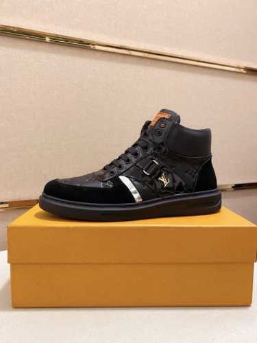 工厂价: Lv 路易威登 最新潮鞋休闲鞋实体店爆款 新品春夏季舒适进口定制原版牛皮，独特提花面料元素设计 搭配羊皮内里，Lv原版底，高端包装高品质细节决定品质、