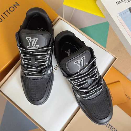 顶级版本：男款 Lv Tarine路易威登 驴牌 L家 情侣款 休闲 运动鞋 滑板鞋 原版购入开发 做货 本款 Lv Trainer 运动鞋选用粒面牛皮革演绎复