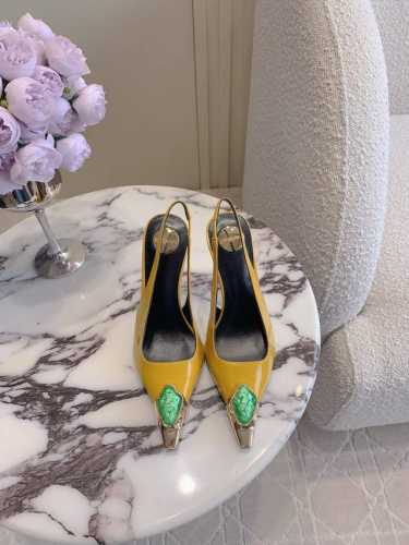 出厂价 SAINT LAUREN* YSL 杨树林走秀款宝石尖头后空高跟鞋 小姐姐的美丽尤物高跟鞋 优雅迷人性感 女人味十足 鞋面牛皮 真丝 内里垫脚羊皮 意大