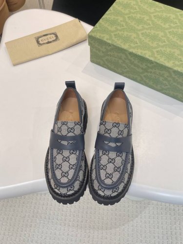 专柜最新古琦 GUCCI 系带乐福鞋 主要搭配各种风格的潮衣都能凸显其时尚 推荐必入的一款 面料：开边珠内里 垫脚：牛里颜色：黑色 码数：35-41 40、41