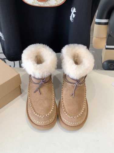 出厂价 Ugg24最新款秋冬雪地靴上新啦！ Ugg阿尔派系列毛毛鞋 短靴 舒适轻便 翻毛搭配装饰缝线 独特的配色 即经典又时尚 让你在人群中轻松脱颖而出 胡桃木