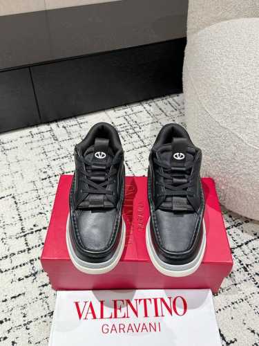 顶级版本 情侣款 Valentino华伦天奴 24 全新runboot系列 情侣款 厚底 休闲 运动鞋 原版购入开发 做货 全新valentino Garava
