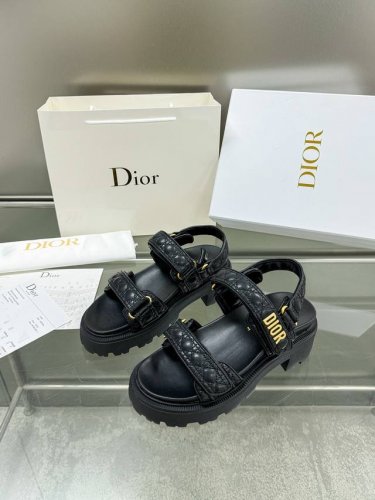 出厂价：电绣 迪奥 Dior 2024春夏走秀新款 Dioract魔术贴厚底休闲女鞋 CD字母logo五金扣露趾凉鞋 明星同款拼色平底圆头沙滩鞋 市场顶级版本材