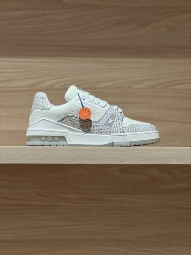 专注好品质——顶级出品 鳄鱼纹喜雅拉马实拍——代购级Trainer 24Fw新色 原版精准Cp！鞋型无限接近，精细工艺出品 一如既往地好货出炉！原版材料定制！面