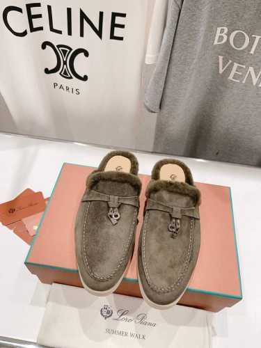 高版本出厂 毛拖 男码+10 Loro Piana* Lp万年经典款乐福鞋 简约时尚 脚感超级舒适 一天可以暴走两万步的鞋子 超级百搭款！ 鞋面采用独特针织面料