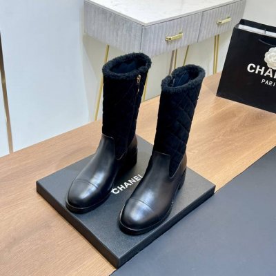 顶级版本 Chane*｜小香 经典简约菱格毛口高跟短靴马丁靴 中筒靴 本季秋冬季节必备单品！香奈儿女士钟爱简约又难以抗拒系 搭配展现与众不同的穿搭风格。时尚达人