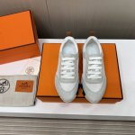出厂价 男款+10 Hermes 爱马仕 顶级版本#经典情侣款 休闲运动鞋情侣款休闲之履运动老爹鞋结合高科技帆布与麂皮山羊皮，在橡胶鞋底上饰以夸张“H”字母，斜