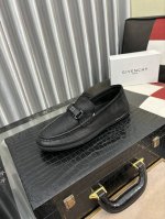出厂价： 纪梵希 最潮款、休闲皮鞋原版牛皮鞋面，羊皮内里让行走更加便捷舒适、与官方质量相比完美的1：1复刻均采用原版皮料。码数：38-44
