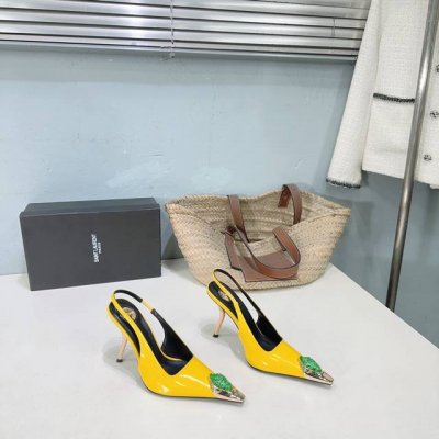 高品质出厂 ！小众潮牌Saint Laurent YSL 圣罗兰25春夏新品金属头大宝石优雅大气高跟凉鞋！各种小裙子搭配起来 完全不挑脚型哦，通透的闪钻在光线的