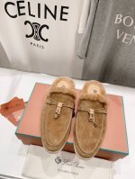 高版本出厂 毛拖 男码+10 Loro Piana* Lp万年经典款乐福鞋 简约时尚 脚感超级舒适 一天可以暴走两万步的鞋子 超级百搭款！ 鞋面采用独特针织面料