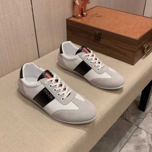 新款: 厂价: 普拉达prada* 最新爆款休闲鞋，顶端品牌奢侈～代购，顶级～质量 鞋面選用进口透气牛皮搭配材质透气羊皮里 精细做工 原版个性时尚柔软橡膠耐磨防