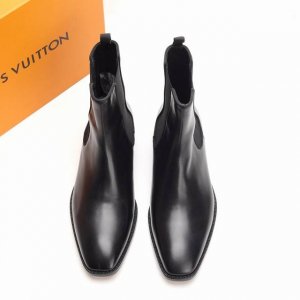 Louis Vuitton 路易威登 -高端品质 原单 -鞋面：反绒小牛皮.品牌高弹力松紧带 -内里：顶级牛皮 -大底：超真皮 橡胶;组合成型真皮大底 -超高品