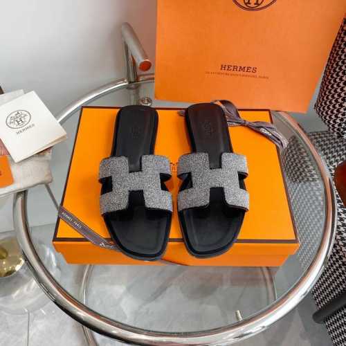 Hermes爱马仕经典h拖鞋 顶级品质 超级洋气经典又耐脏的一款凉拖万能百搭～舒适感真的天花板级别～软乎乎的脚感～走再久都不觉得累脚~夏天懒人必备一脚蹬h拖鞋