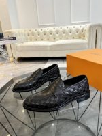 Louis Vuitton 路易威登 -高端品质 原单 -鞋面：进口头层牛皮 -内里：水染小牛皮 -大底：原版真皮大底成型大底 -超高品控 做工精细：凸显 高端