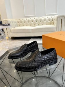 Louis Vuitton 路易威登 -高端品质 原单 -鞋面：进口头层牛皮 -内里：水染小牛皮 -大底：原版真皮大底成型大底 -超高品控 做工精细：凸显 高端