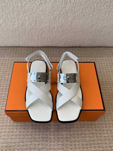 Hermes爱马仕 25Ss 春夏最新 Kelly 扣交叉凉鞋经典的版型 搭配极具辨识度的上脚超级百搭好看时髦 超多明星网红种草 春夏必备 随意舒适高级感 鞋面