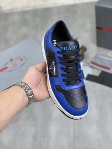 工厂价 实价 高品质牛里 Prada 普拉达经典款男鞋官网最新款上市了1：1复制，香港专柜同步，走秀同台；全部采用小牛皮进口牛皮内里、橡胶大底原版1:1防滑耐磨