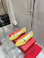 Ferragam 菲拉格慕专柜春夏系列新品 鞋型线条流畅 版型超赞 上脚舒适.饱满显瘦.拉长腿部线条 进口小牛皮配高定五金扣 小羊皮内里 意大利高密度真皮大底