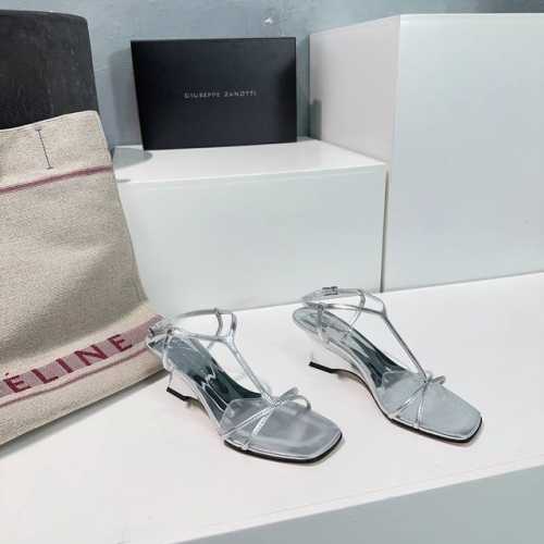 高品质出厂 ！Giuseppe Zanotti25夏季专柜最新Gz坡跟电镀跟简易带子凉鞋！夏天最开心的事，就是买凉鞋啦 简直不要太好看，鞋面带子简约设计，上脚简