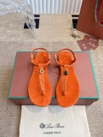 Loro Piana 拖鞋 2025官网 LP新品发售Loro Piana 官网同款同款拖鞋｜采用 Wish 羊京面料制作｜鞋面采用优质特级羊绒｜垫脚羊绒，垫脚